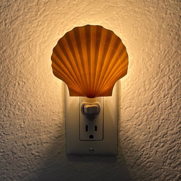 Vagabond Goods Shell Night Light - Picture 3 of 3